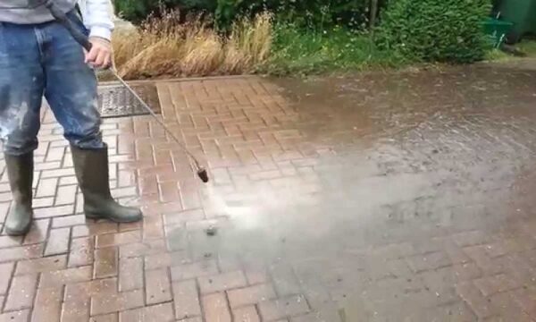 E:\Rahul\Img\Water Pressure Cleaning.jpg